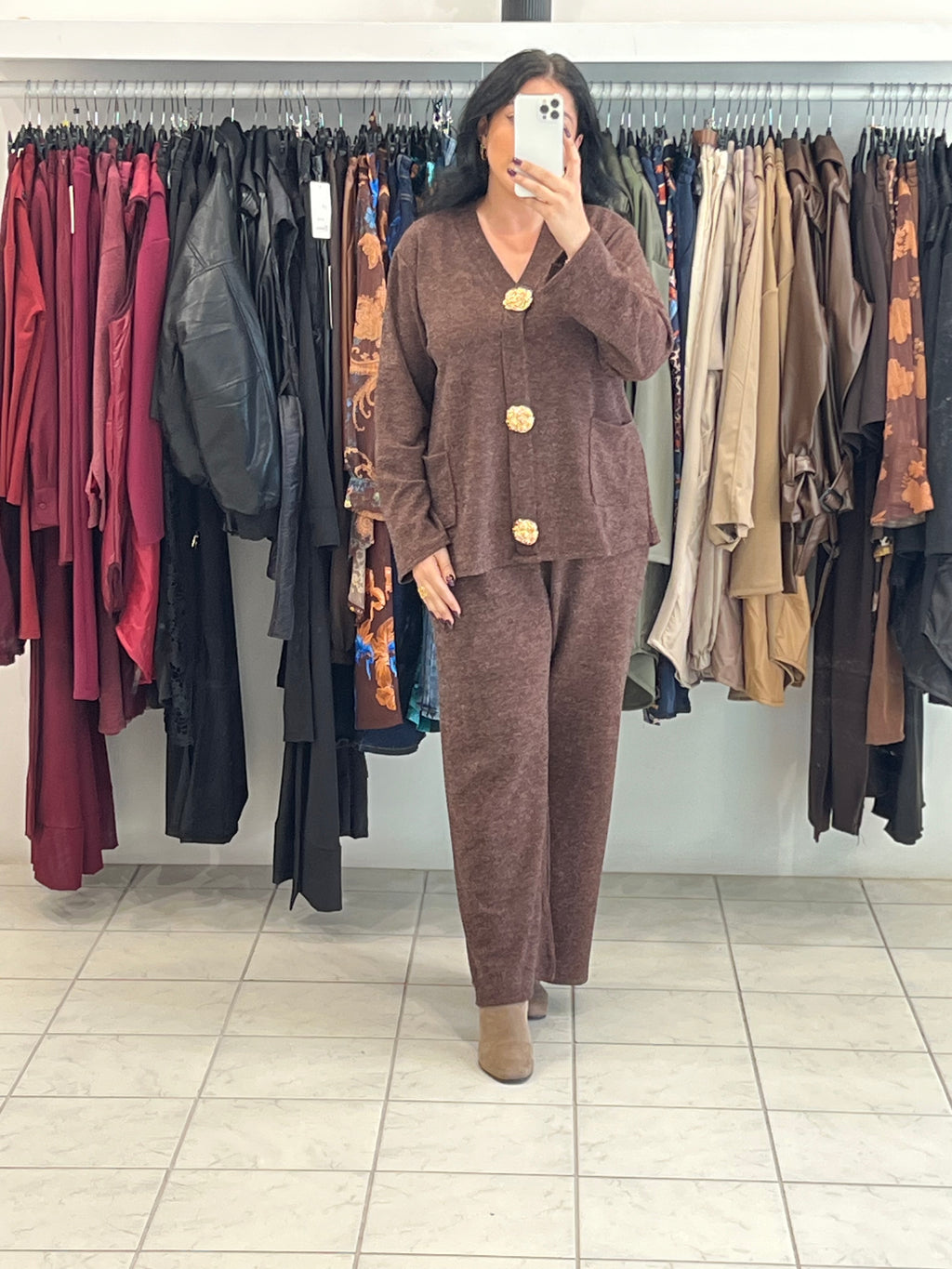 Πλεκτό σετ μπλούζα με τσέπες και διακοσμητικές καρφίτσες & παντελόνι σε ίσια γραμμή - Σοκολατί