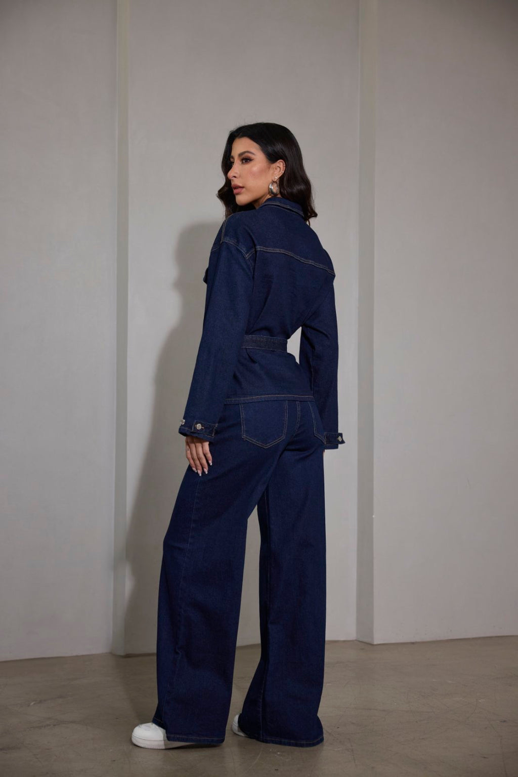 Denim set jacket με ζώνη & παντελόνι σε wide leg γραμμή με τσέπες