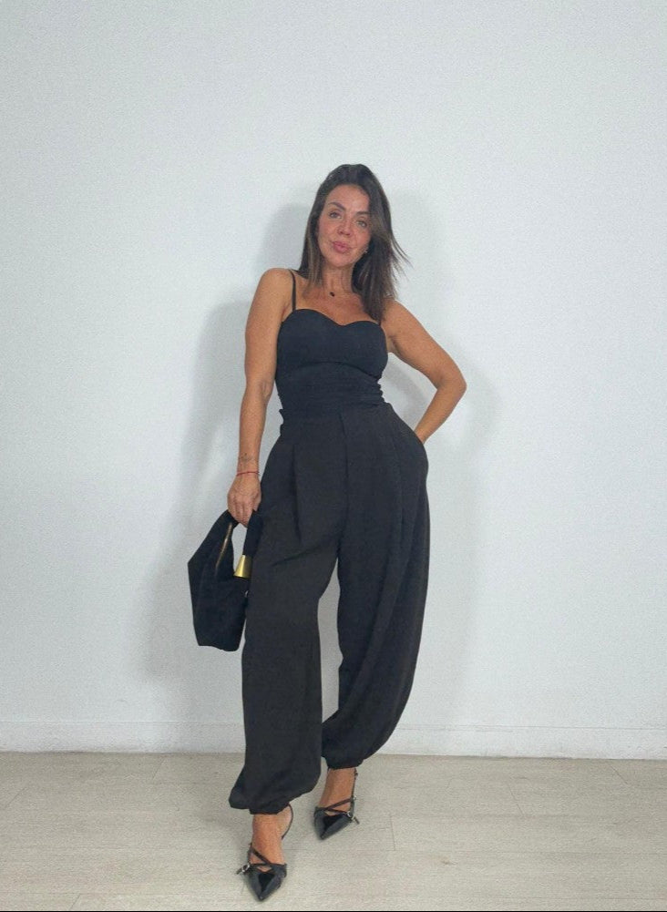 Ψηλόμεσο παντελόνι με τσέπες και λάστιχο στα μπατζάκια - Μαύρο