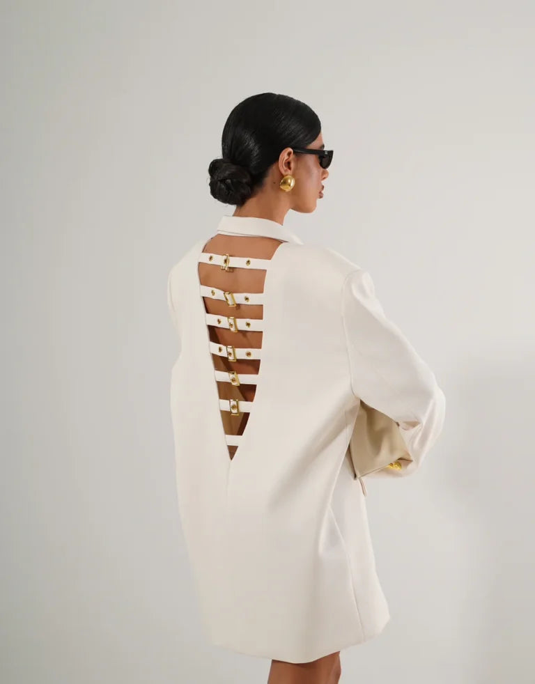 Oversized σακάκι με διακοσμητικά λουριά με χρυσές αγκράφες - Λευκό