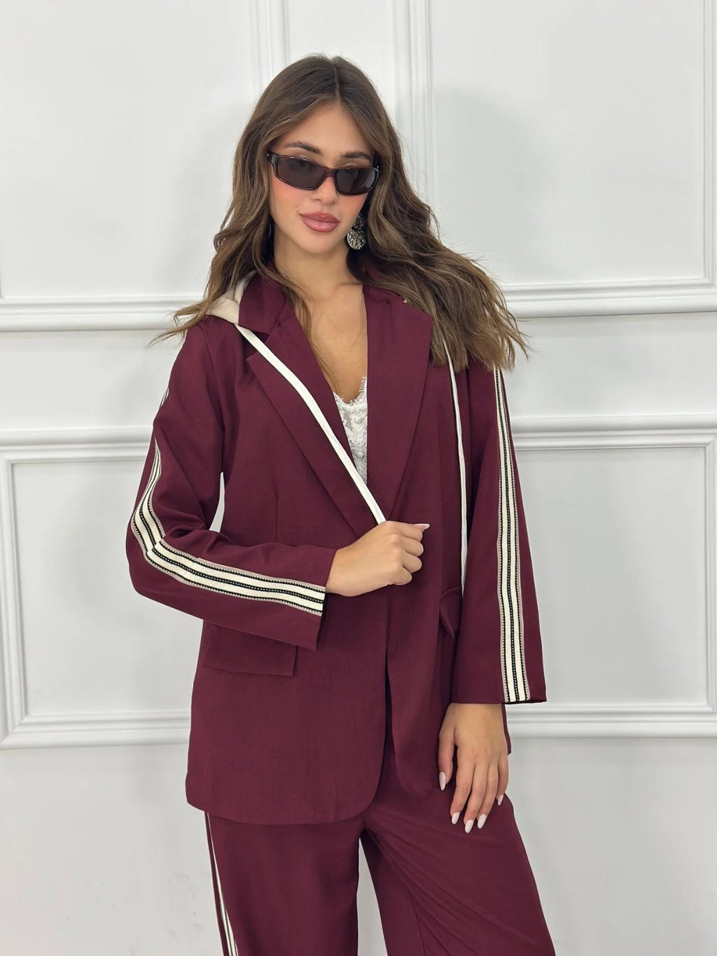 Σετ κοστούμι με ρίγες, oversized σακάκι με κουκούλα φούτερ & wide leg παντελόνι - Μπορντό