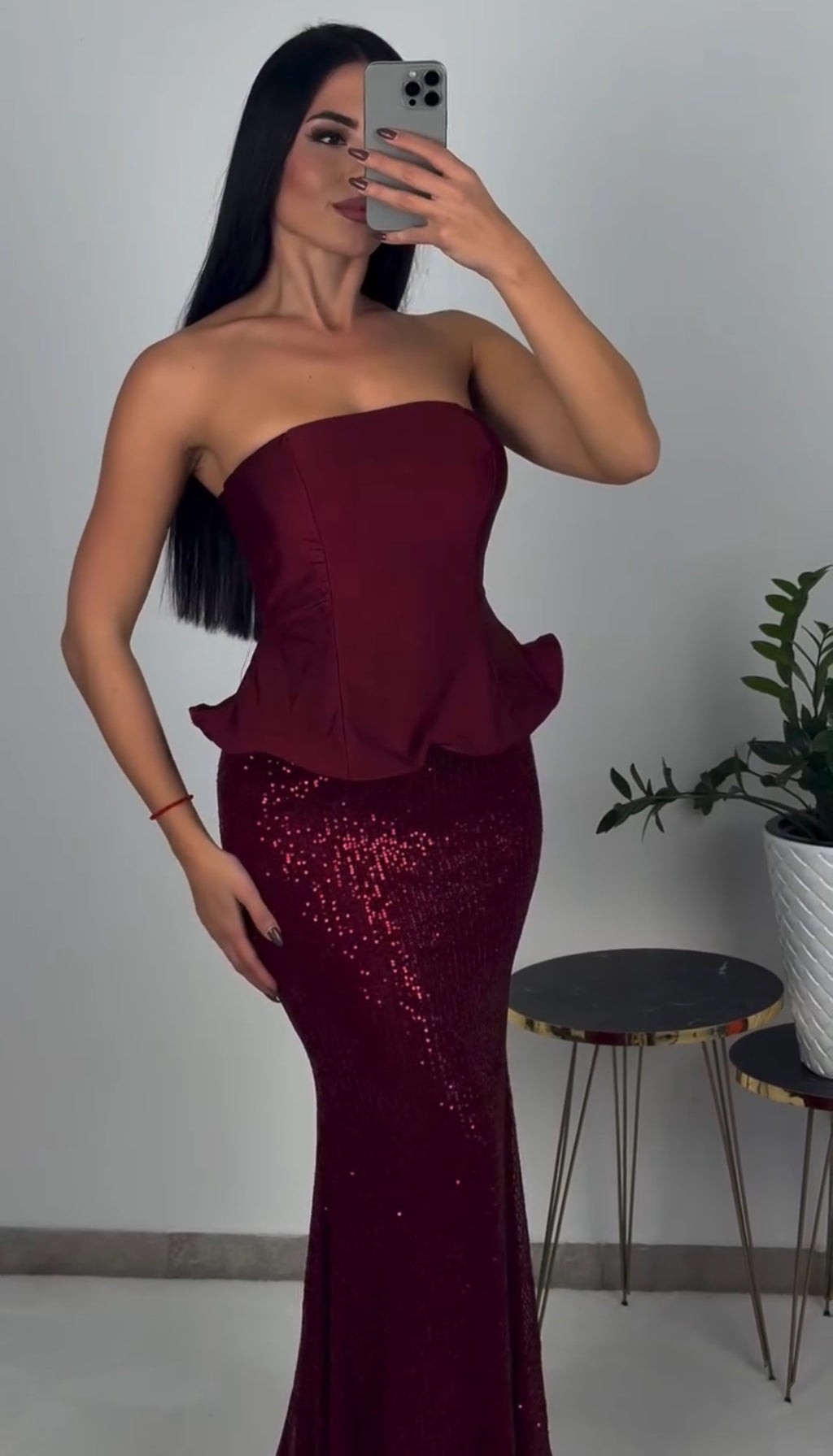 Στράπλες μάξι φόρεμα με παγιέτες στην φούστα - Βυσσινί