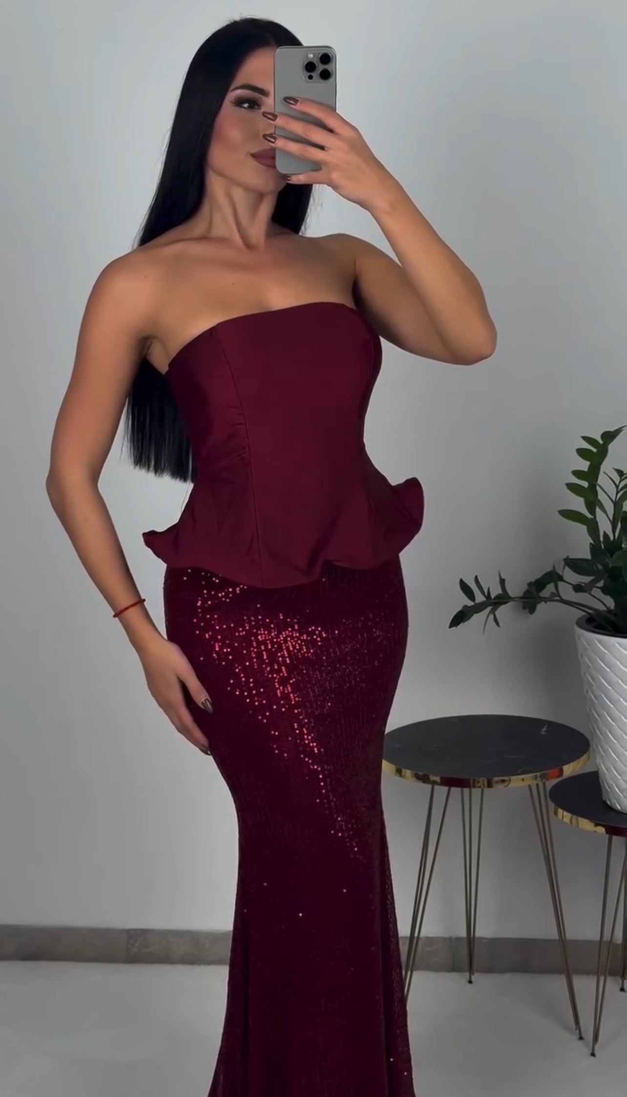 Στράπλες μάξι φόρεμα με παγιέτες στην φούστα - Βυσσινί