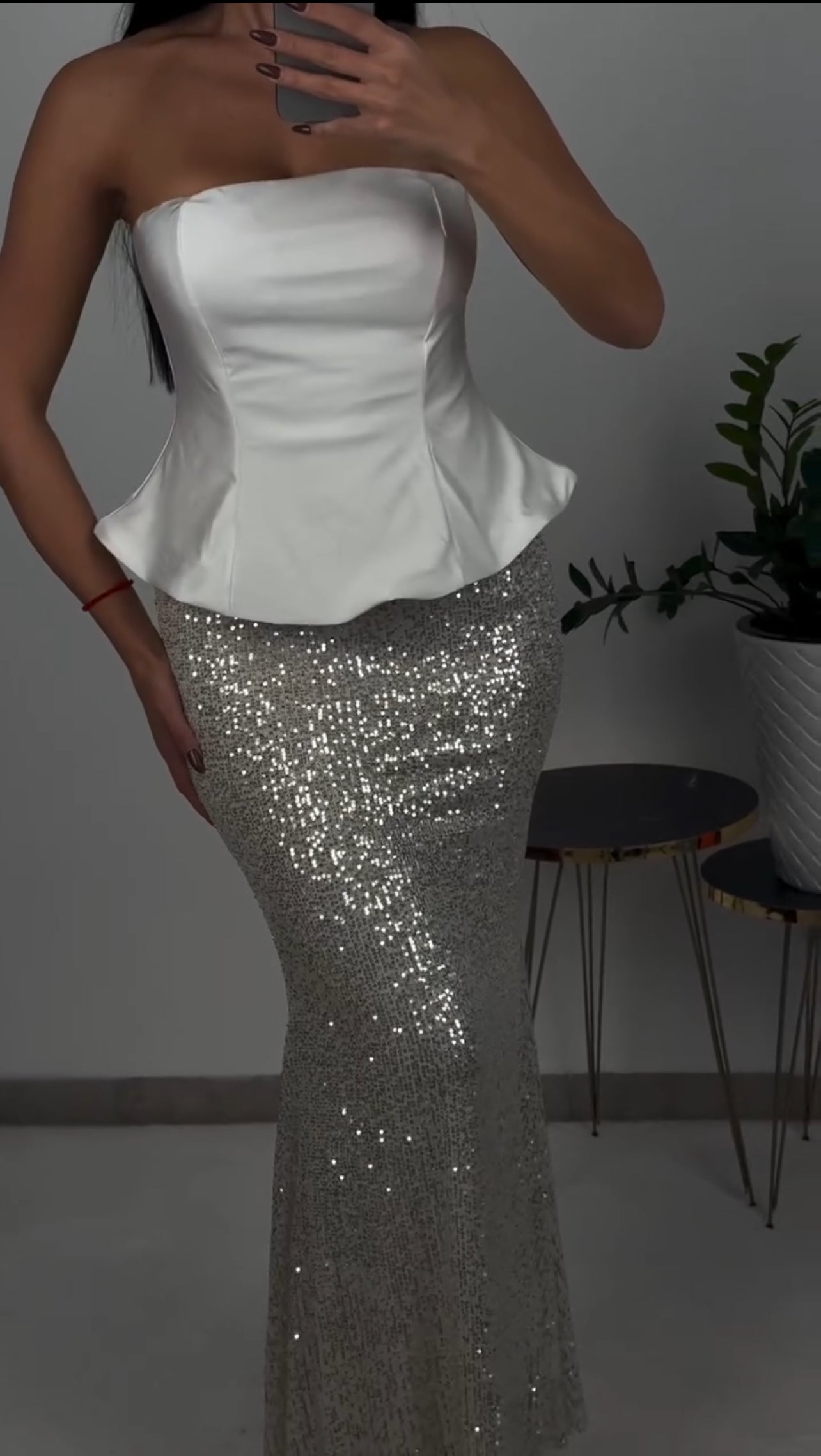 Στράπλες μάξι φόρεμα με παγιέτες στην φούστα - Λευκό