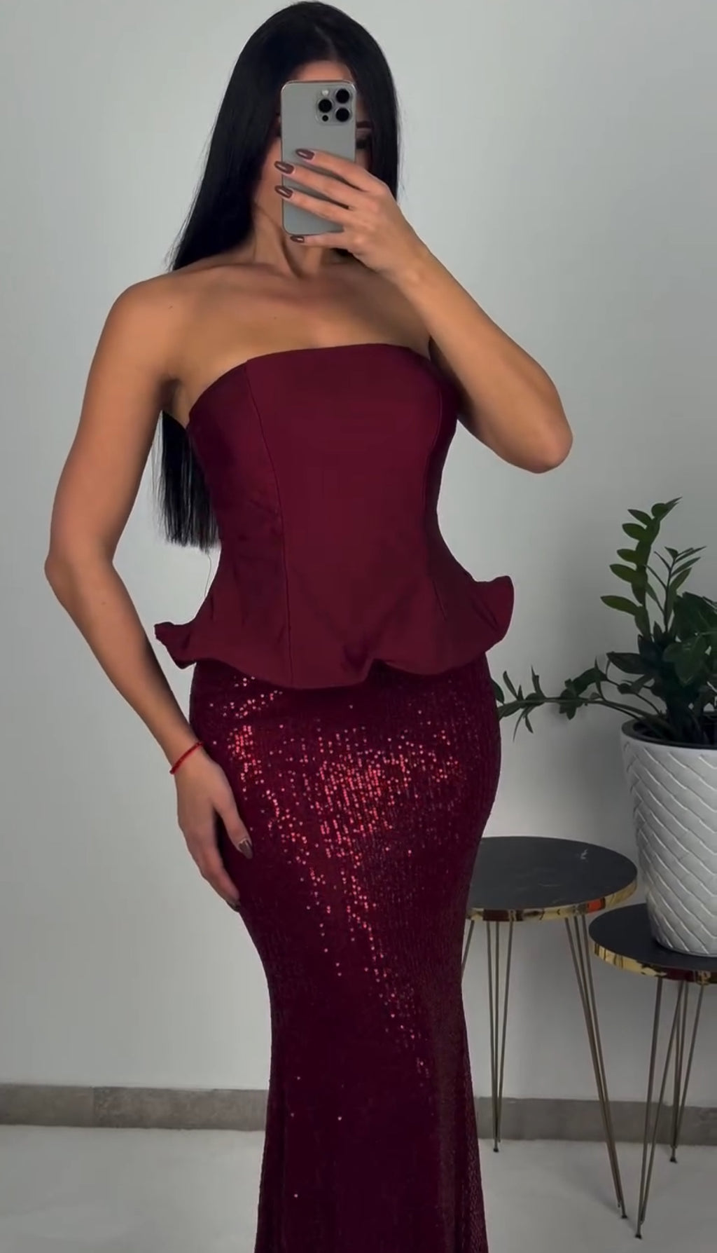 Στράπλες μάξι φόρεμα με παγιέτες στην φούστα - Βυσσινί