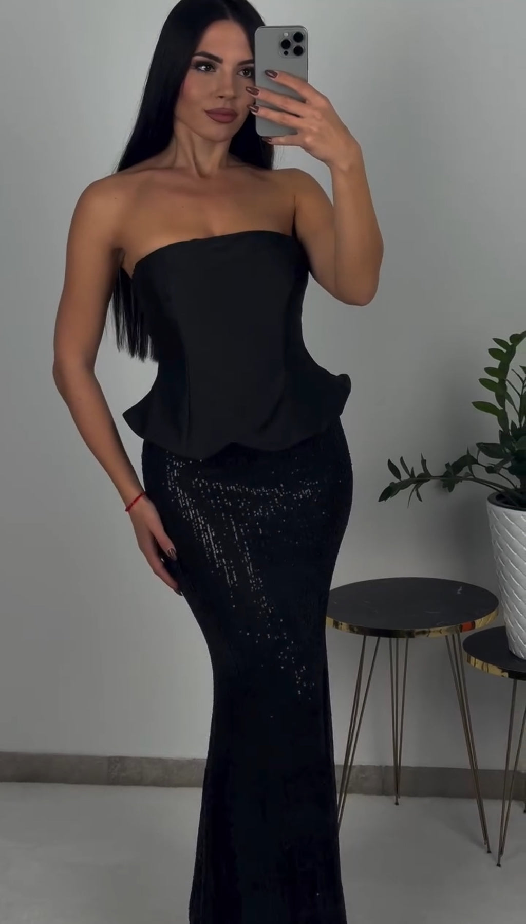 Στράπλες μάξι φόρεμα με παγιέτες στην φούστα - Μαύρο