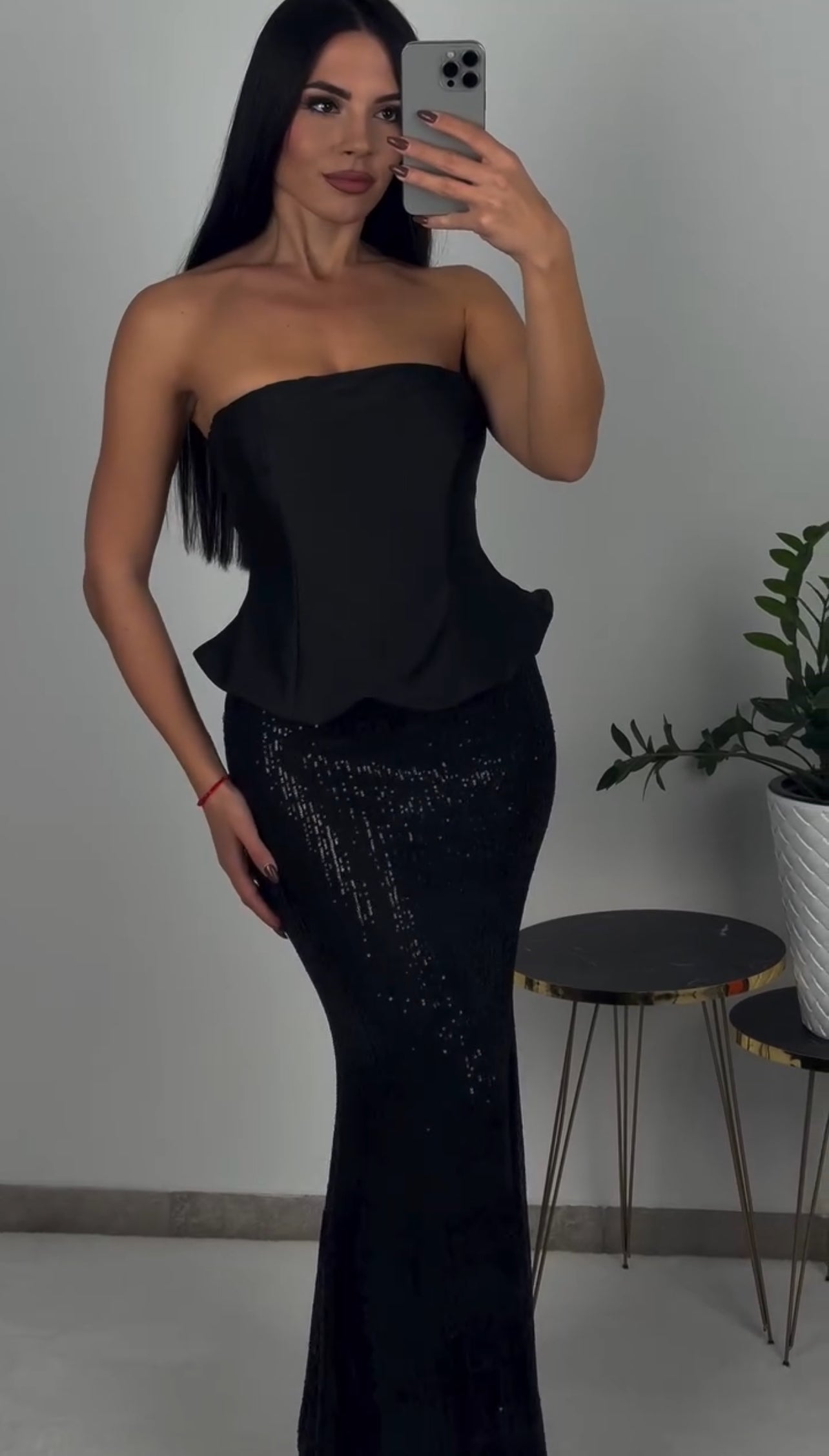 Στράπλες μάξι φόρεμα με παγιέτες στην φούστα - Μαύρο