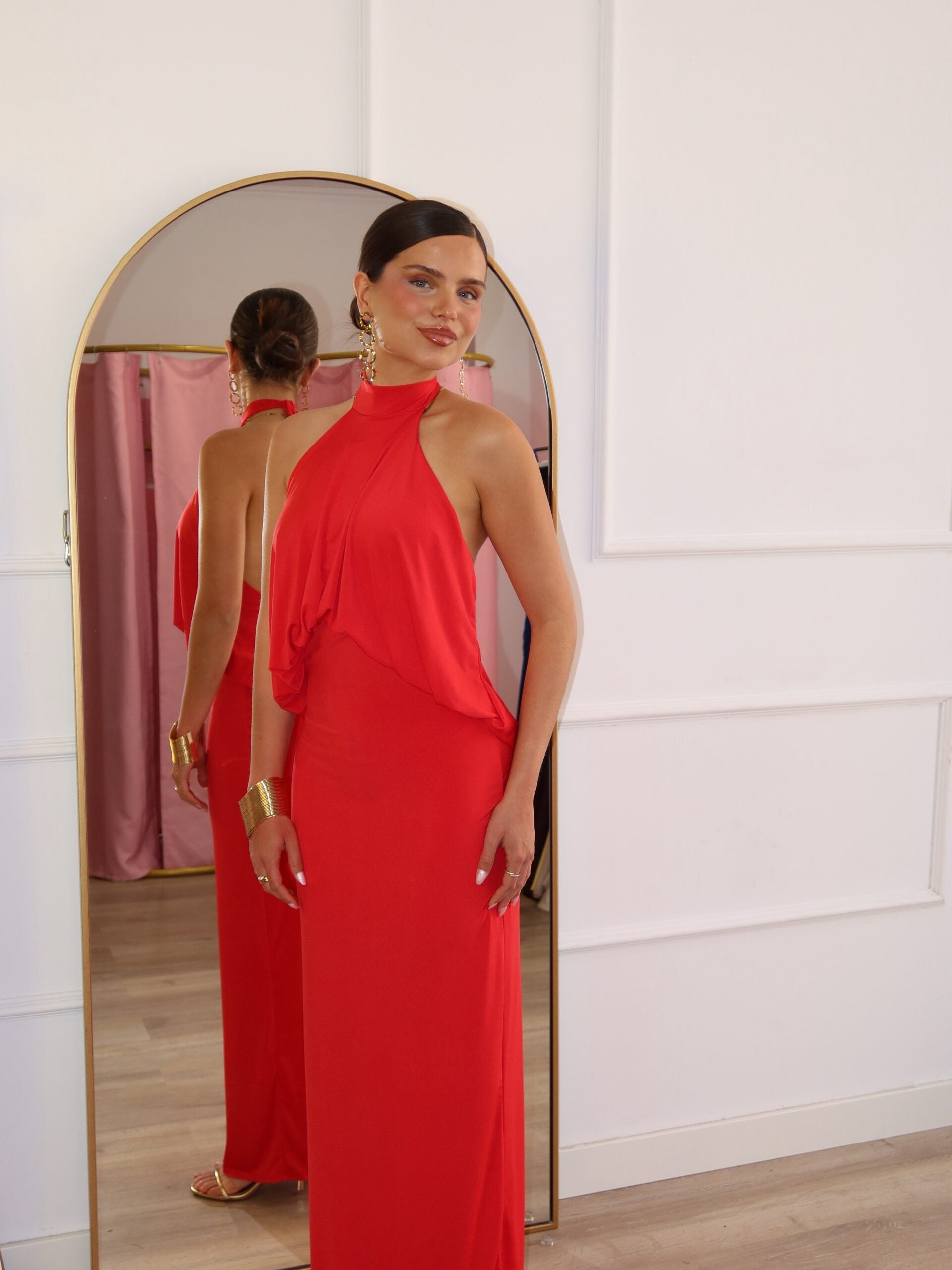 Maxi φόρεμα με halter λαιμόκοψη και ανοιχτή πλάτη - Κόκκινο