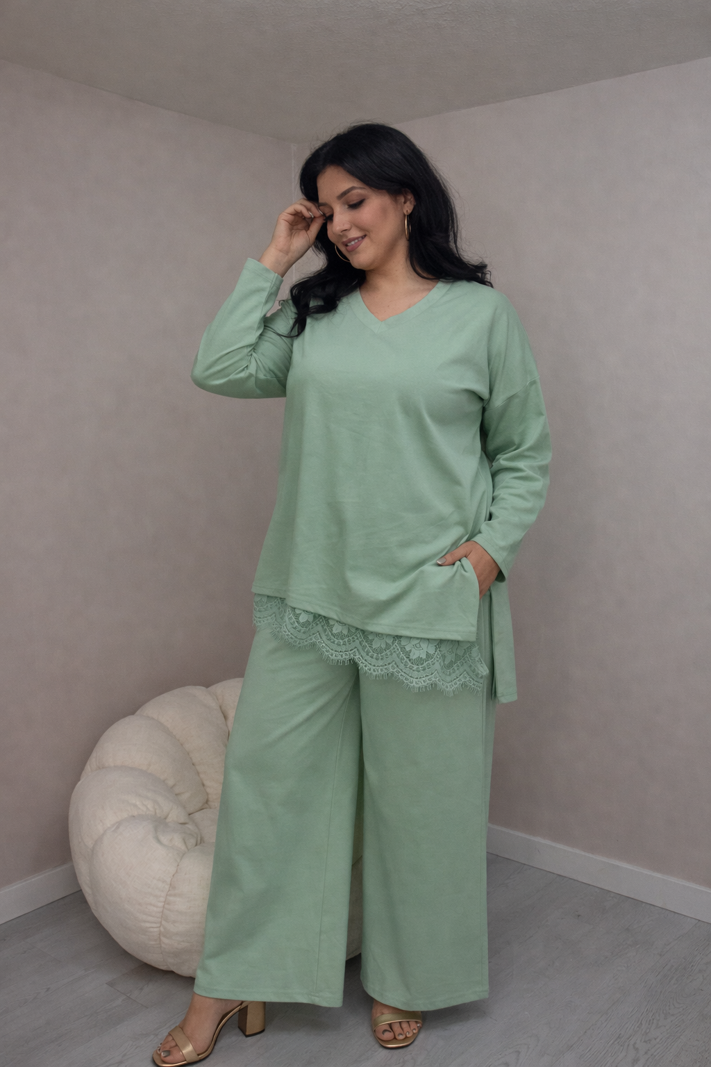 Σετ ποντοστόφας, ασύμμετρη μπλούζα με δαντέλα και παντελόνι σε ίσια γραμμή - Μέντα