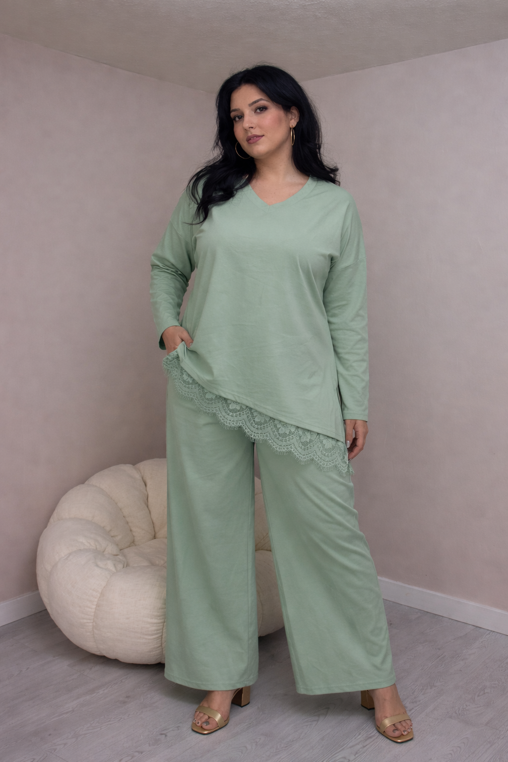 Σετ ποντοστόφας, ασύμμετρη μπλούζα με δαντέλα και παντελόνι σε ίσια γραμμή - Μέντα