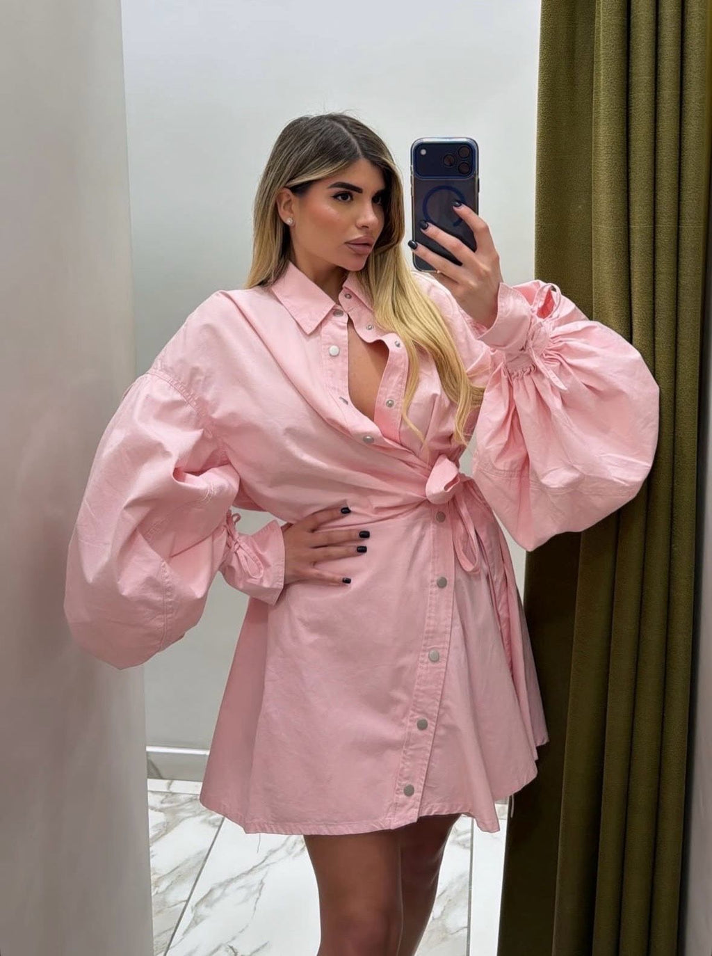 Denim dress με κουμπιά και ιδιαίτερα μανίκια - Ροζ