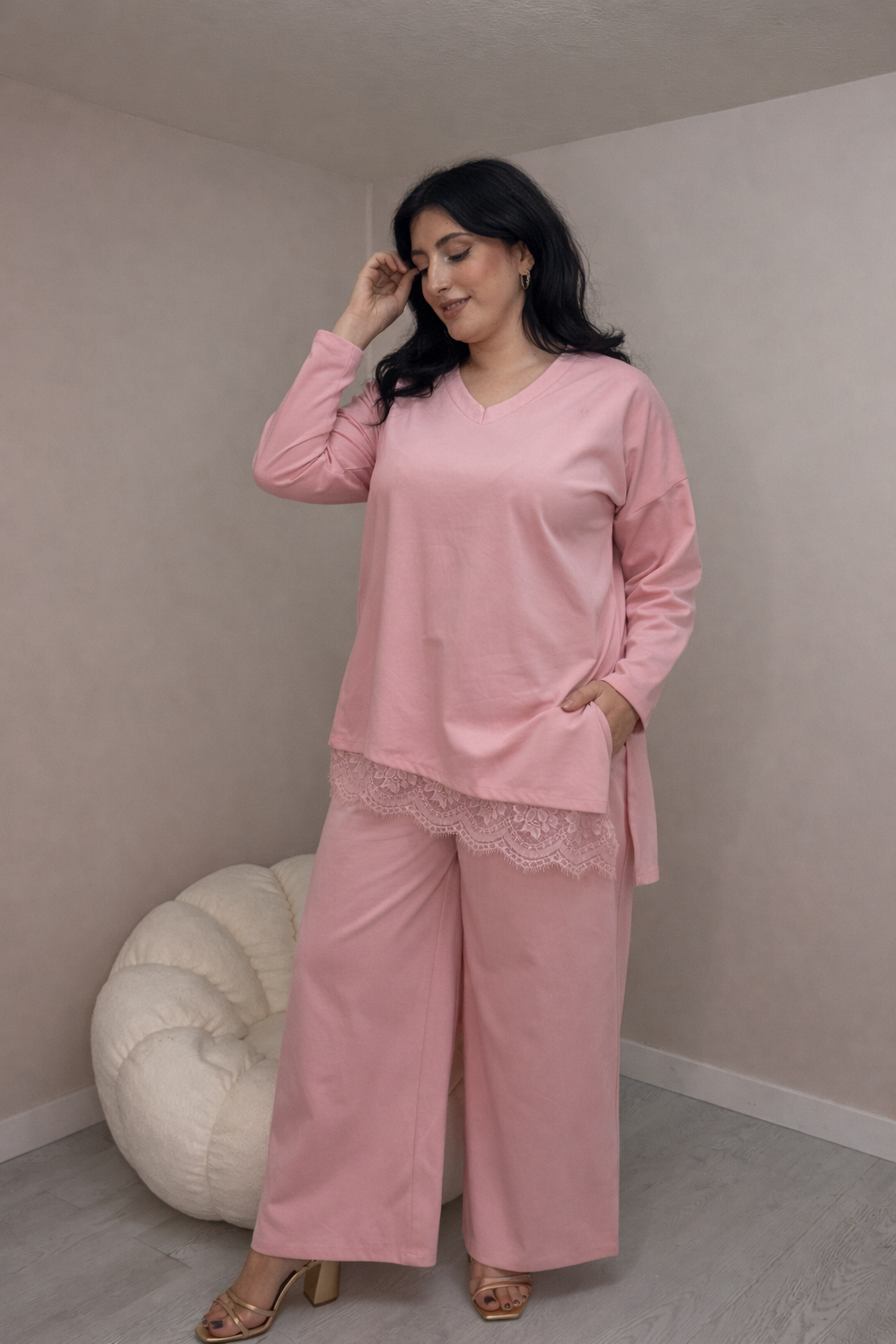 Σετ ποντοστόφας, ασύμμετρη μπλούζα με δαντέλα και παντελόνι σε ίσια γραμμή - Ροζ