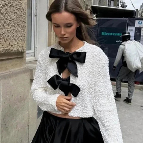 Cropped velvet μπλούζα με κεντητή παγιέτα - Λευκό