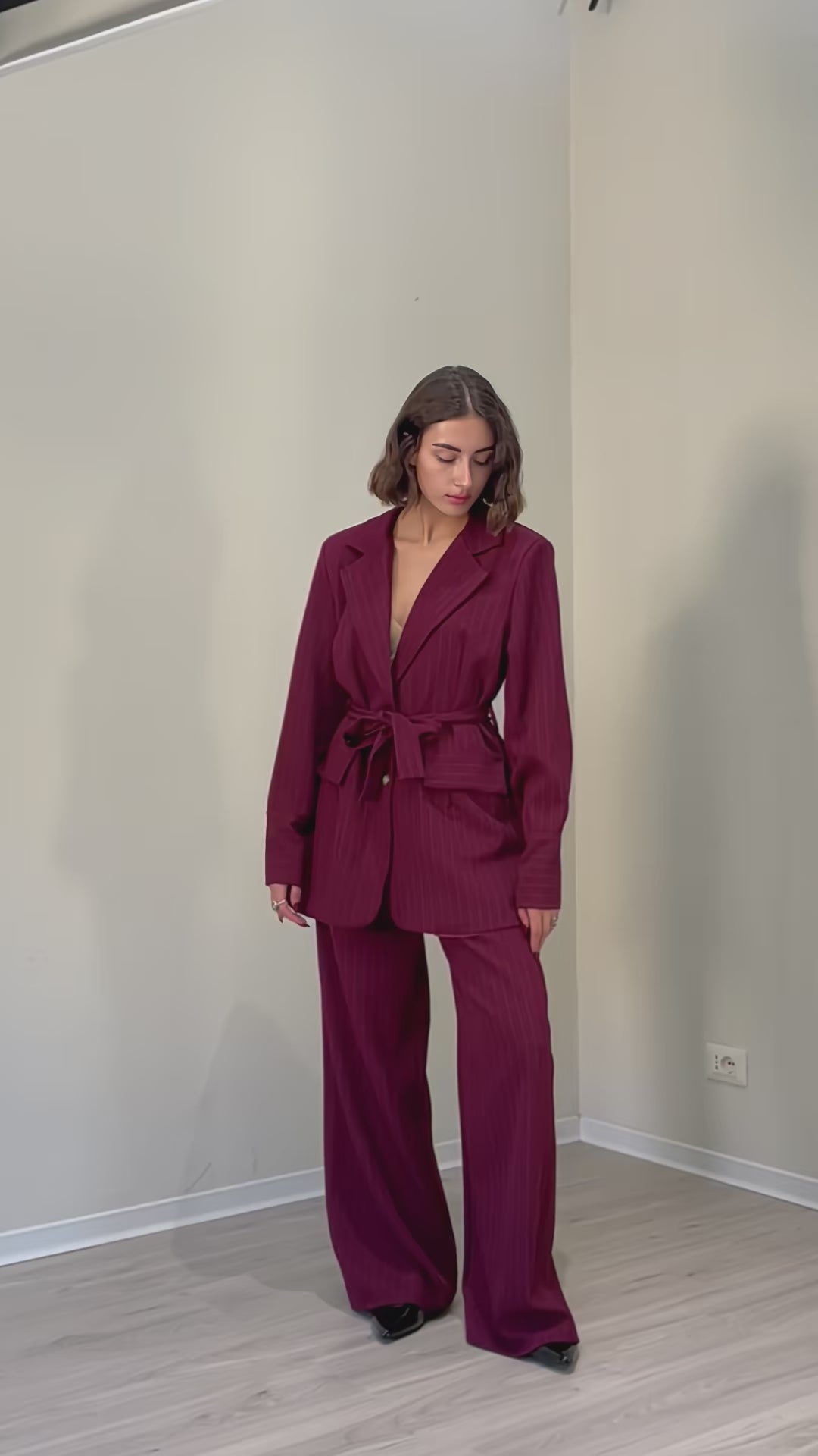 Σετ ριγέ παντελόνι σε ίσια γραμμή και σακάκι με ζώνη - Μπλε