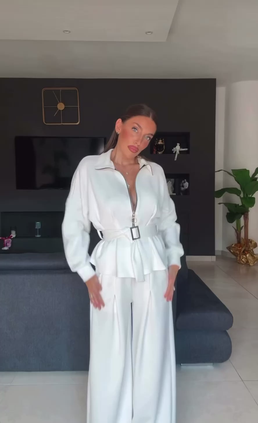 Σετ φόρμα, ζακέτα με ζώνη και παντελόνι σε φαρδιά γραμμή - Λευκό