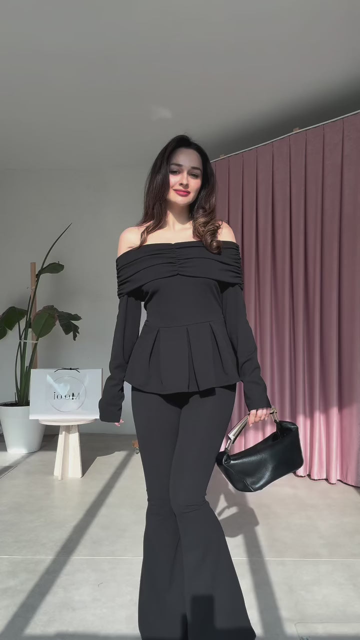 Σετ μπλούζα off-shoulder με βολάν και ψηλόμεσο παντελόνι καμπάνα - Ροζ