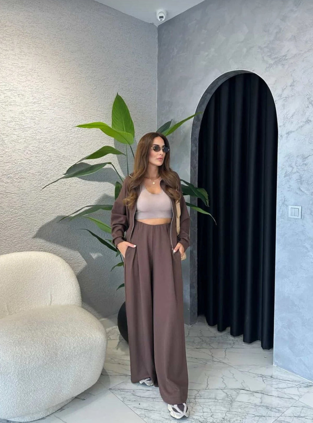 Σετ φόρμα, ζακέτα με ζώνη και παντελόνι σε φαρδιά γραμμή - Σοκολατί