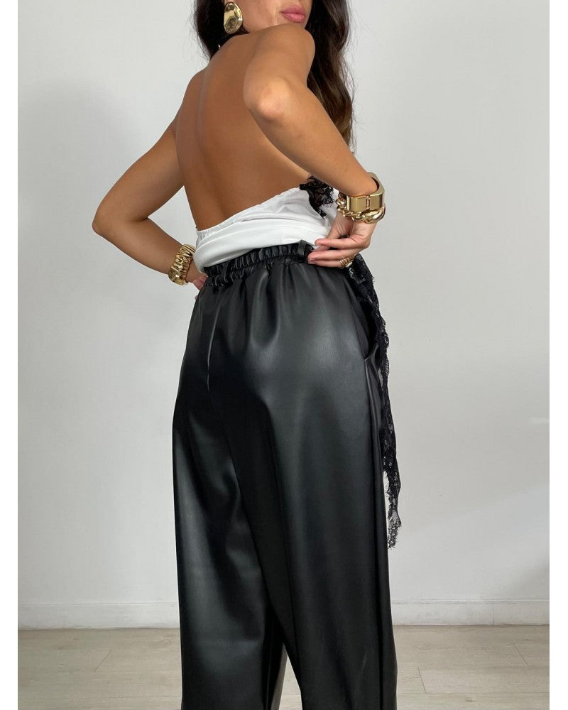 Δερματίνη παντελόνι με κουμπί και πλαϊνές τσέπες - Μαύρο