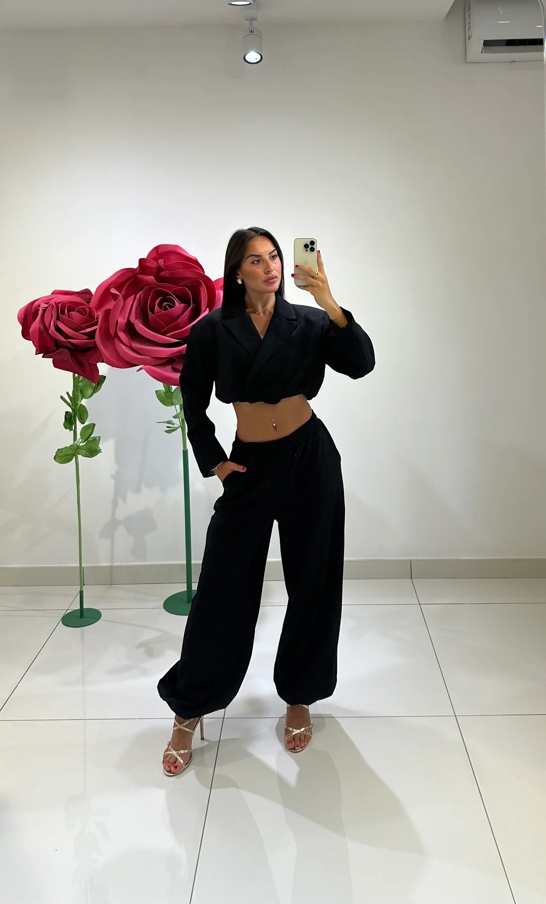 Σετ palazzo παντελόνι με λάστιχο στην μέση και στα μπατζάκια & cropped σακάκι - Μαύρο