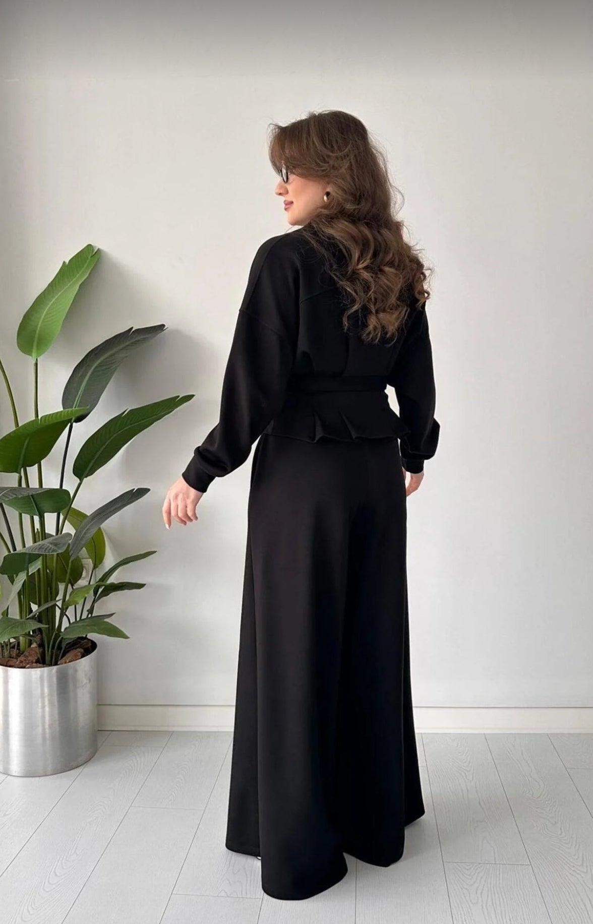 Σετ φόρμα, ζακέτα με ζώνη και παντελόνι σε φαρδιά γραμμή - Μαύρο