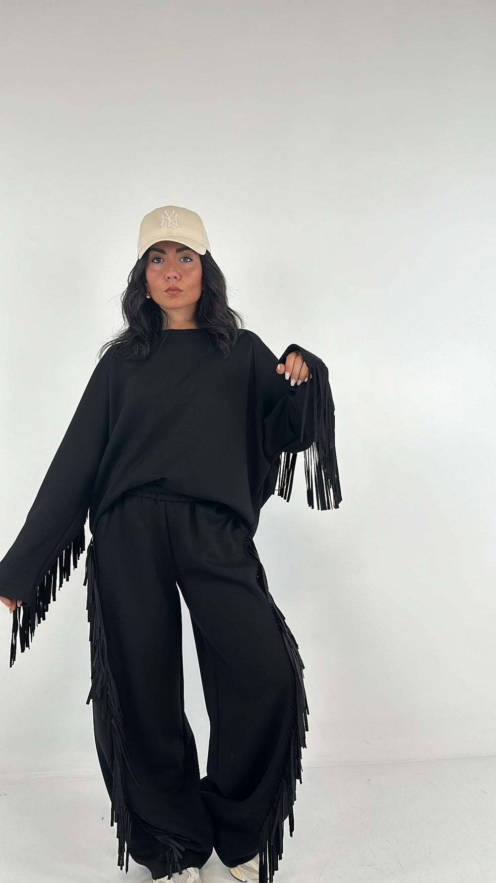 Σετ βουτυρένια φόρμα με διακοσμητικά κρόσσια - Μαύρο