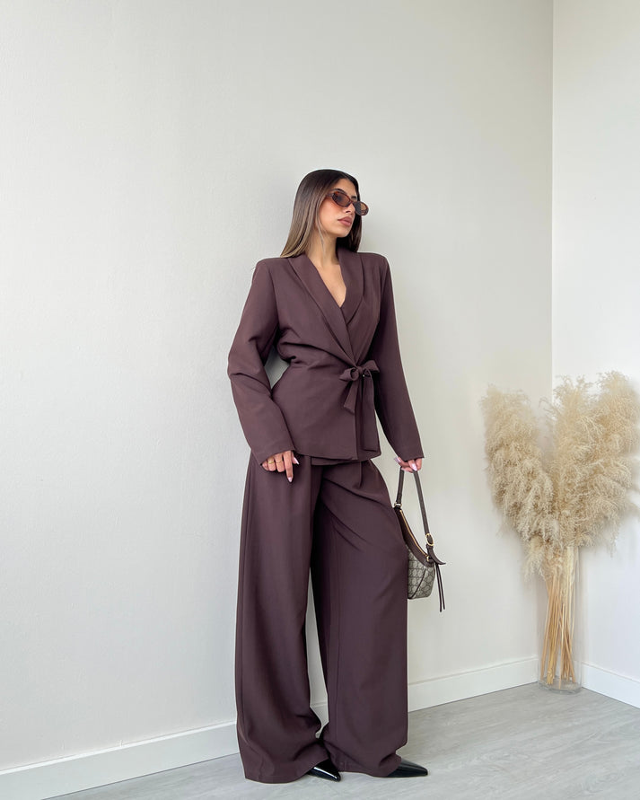 Σετ κοστούμι με δετό σακάκι - Σοκολατί