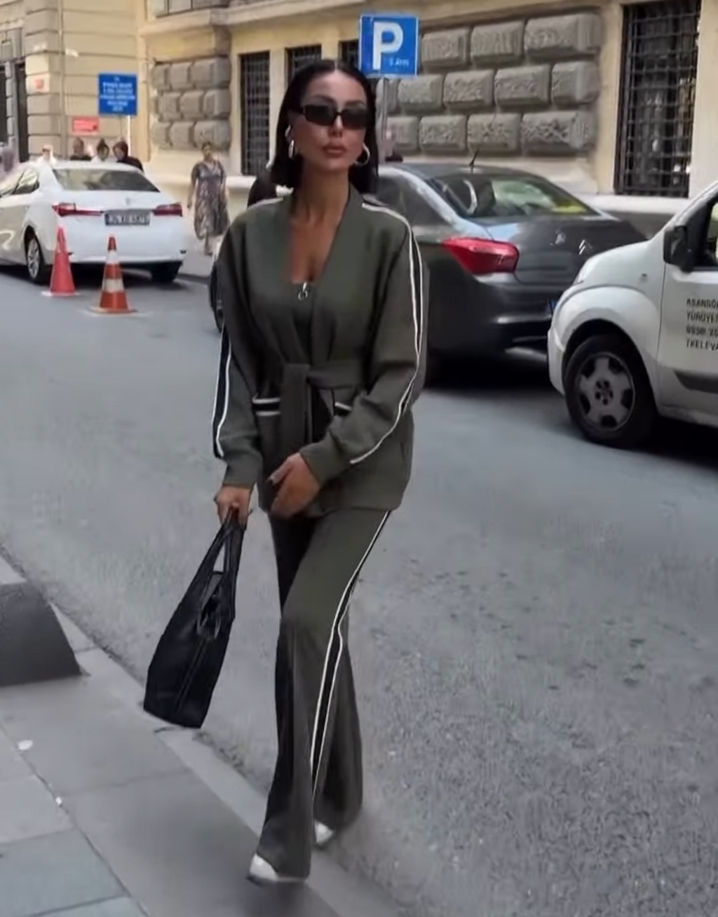 Σετ 3 τεμαχίων, μπλούζα με φερμουάρ, ζακέτα με ζώνη και εφαρμοστό παντελόνι καμπάνα - Χακί