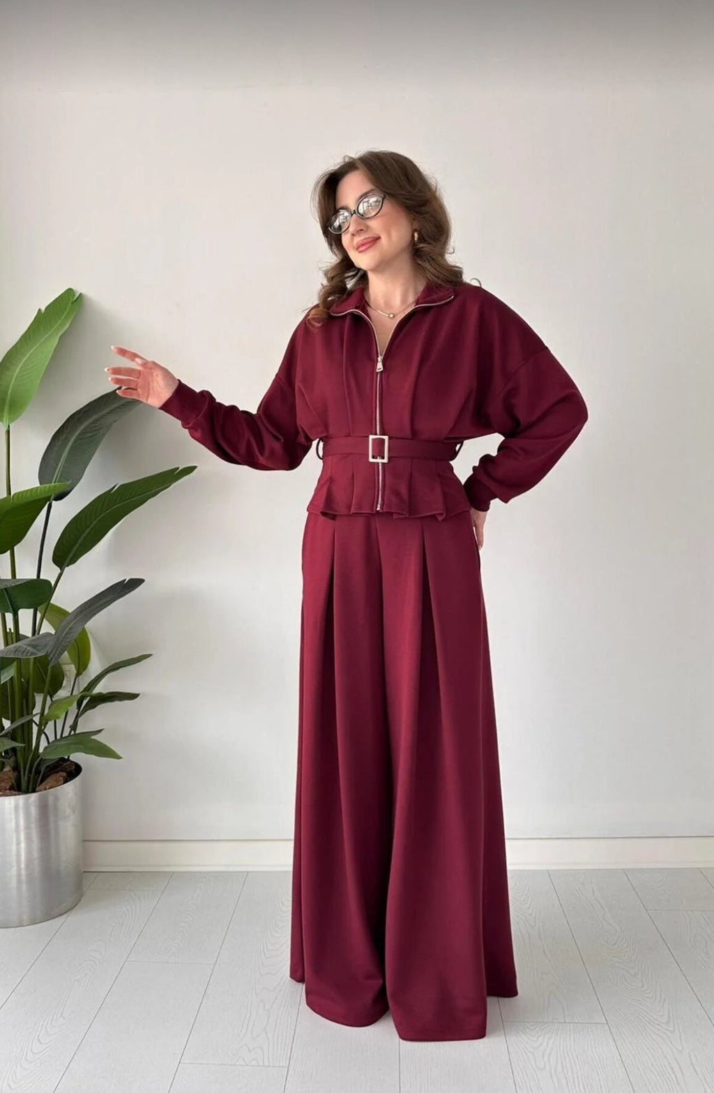 Σετ φόρμα, ζακέτα με ζώνη και παντελόνι σε φαρδιά γραμμή - Μπορντό