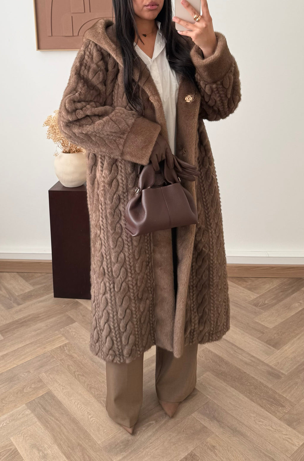 Γούνινο παλτό με ανάγλυφες πλεξούδες και κουκούλα - Ταμπά